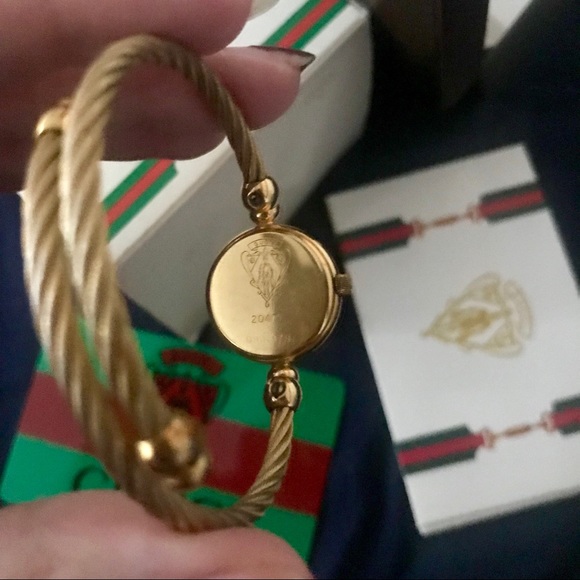 *SOLD* Authentic Gucci 14k Gold Plated Watch - Picture 5 of 7